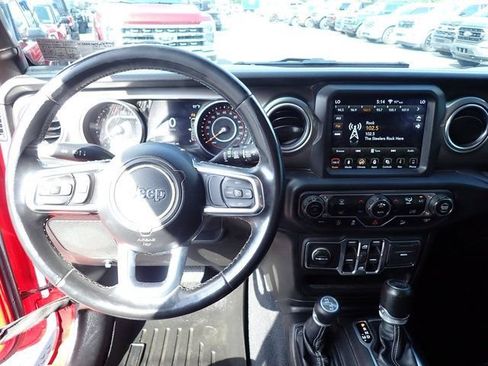 Used 2018 Jeep Wrangler Unlimited Sahara w/ Uconnect 4C Nav & Sound Group AWD/4WD image 12