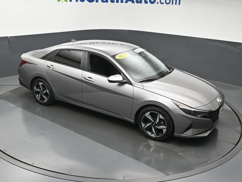 Used 2023 Hyundai Elantra SEL w/ Convenience Package FWD image 3