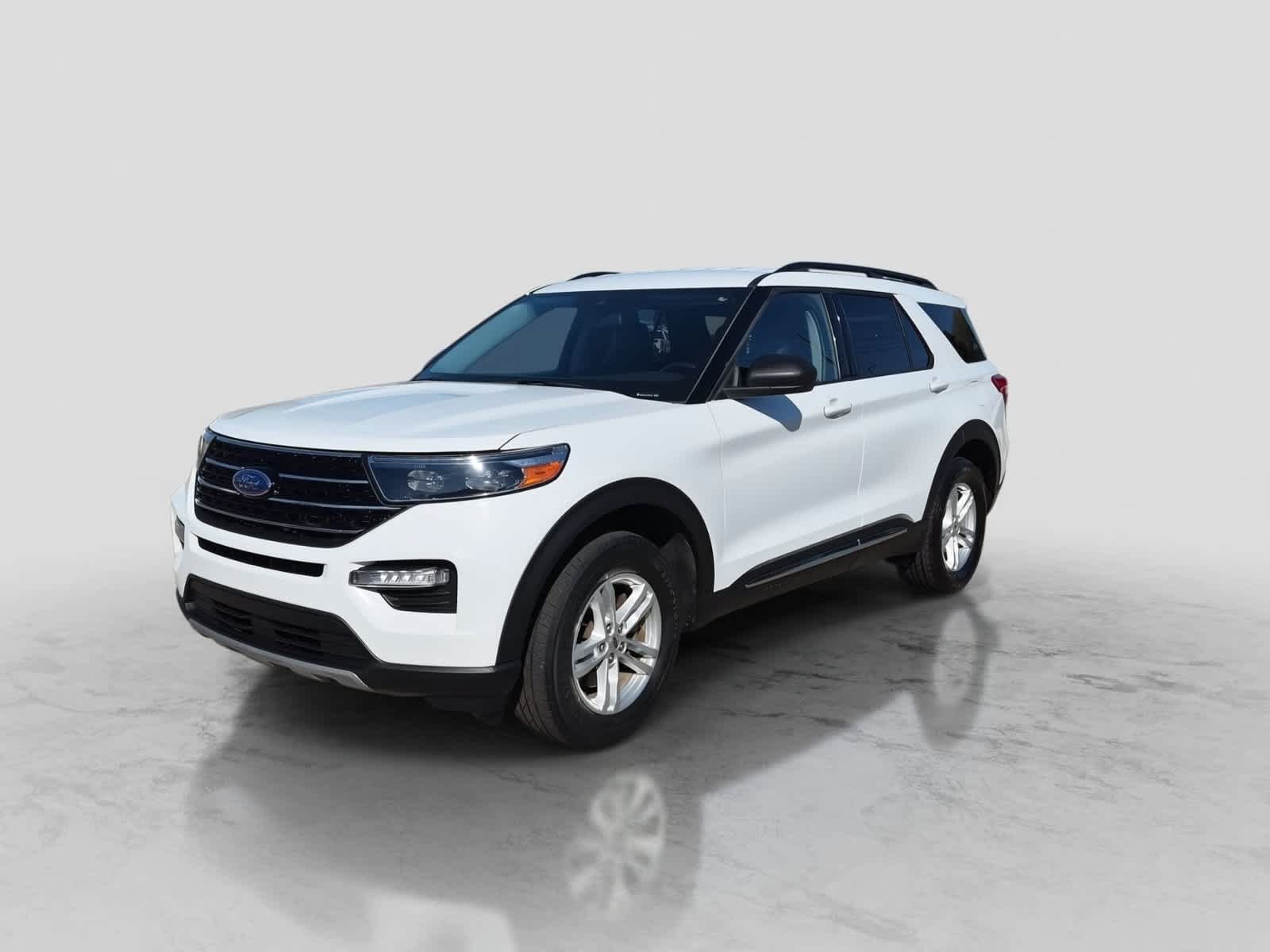 Used 2020 Ford Explorer XLT w/ Equipment Group 202A AWD/4WD image 4