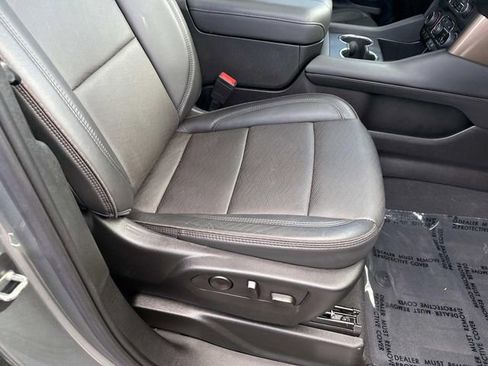 Used 2023 Chevrolet Suburban High Country image 10