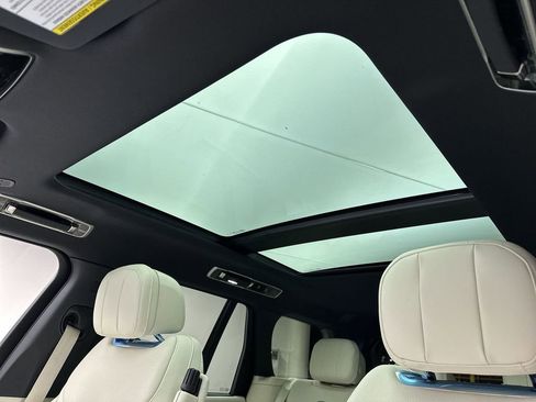 Used 2024 Land Rover Range Rover SE image 16