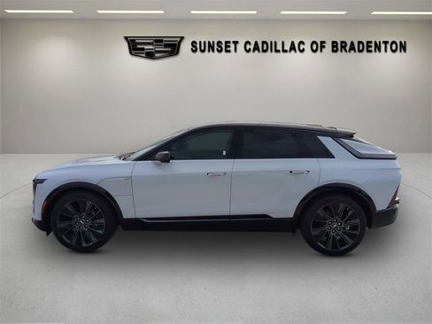New 2026 Cadillac Lyriq Signature Sport w/ Nappa Leather Package AWD/4WD image 7