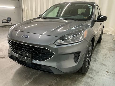 Used 2022 Ford Escape SE w/ SE Sport Appearance Package image 9