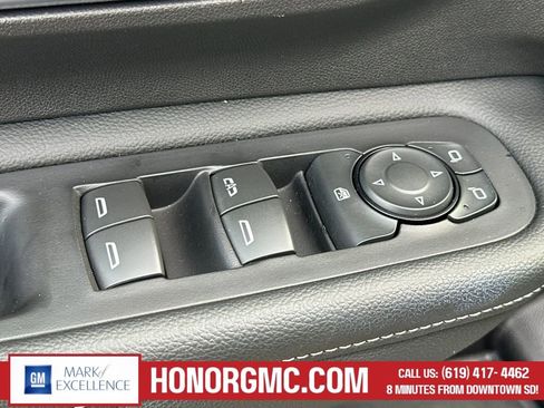 Used 2024 GMC Terrain SLT image 12