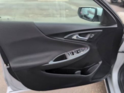 Used 2021 Chevrolet Malibu LT image 17