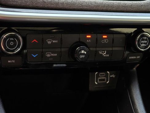Used 2023 Jeep Compass Latitude w/ Sun and Sound Group AWD/4WD image 22