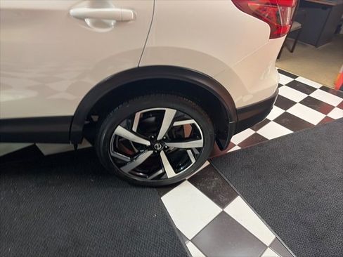 Used 2021 Nissan Rogue Sport SL w/ Premium Package image 5