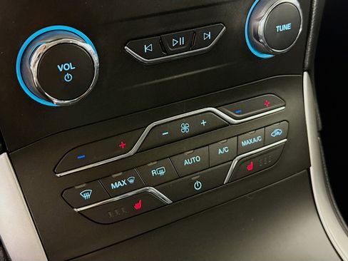 Used 2019 Ford Edge SEL w/ Equipment Group 201A image 17