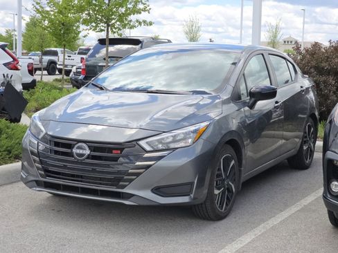 Used 2025 Nissan Versa SR w/ Trunk Package FWD image 4