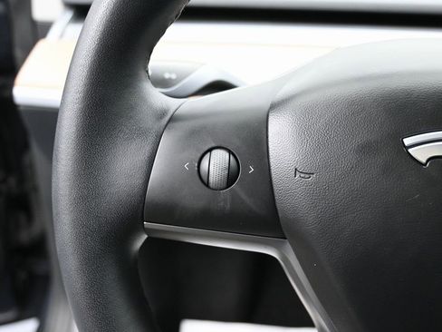 Used 2020 Tesla Model 3 Long Range image 17