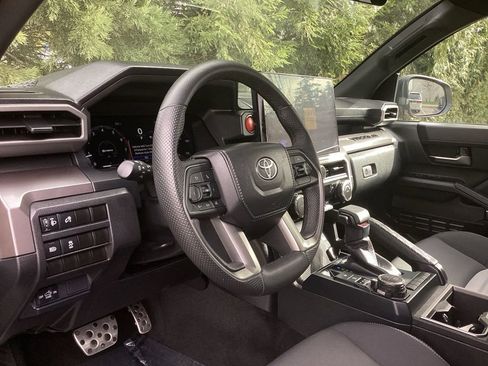 Used 2024 Toyota Tacoma TRD Sport AWD/4WD image 9