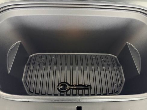 Used 2022 Tesla Model Y Long Range image 28