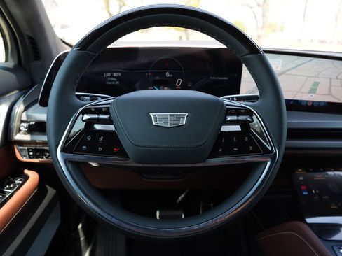 New 2026 Cadillac Vistiq Platinum w/ LPO, Floor Liner Package image 10