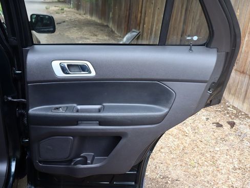 Used 2014 Ford Explorer XLT w/ Equipment Group 202A AWD/4WD image 26