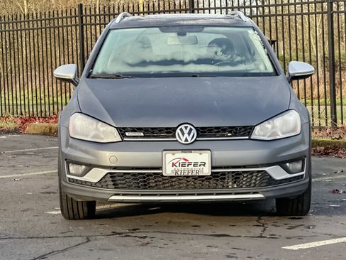 Used 2017 Volkswagen Golf Alltrack SE image 9