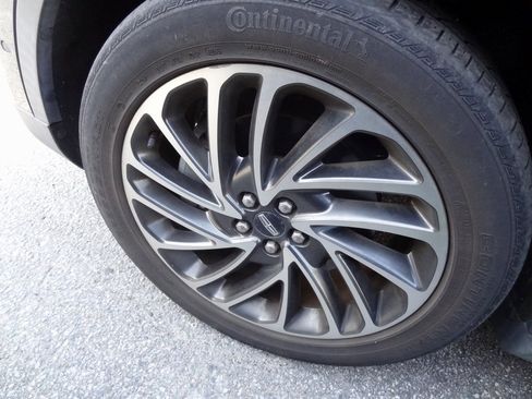 Used 2019 Lincoln Nautilus Reserve image 12