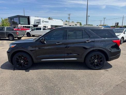 Certified 2021 Ford Explorer Platinum w/ Equipment Group 601A AWD/4WD image 3