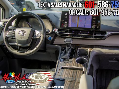 Used 2022 Toyota Sienna Limited image 8