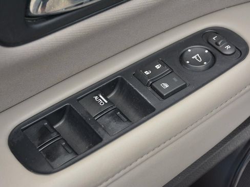 Used 2018 Honda HR-V LX image 8