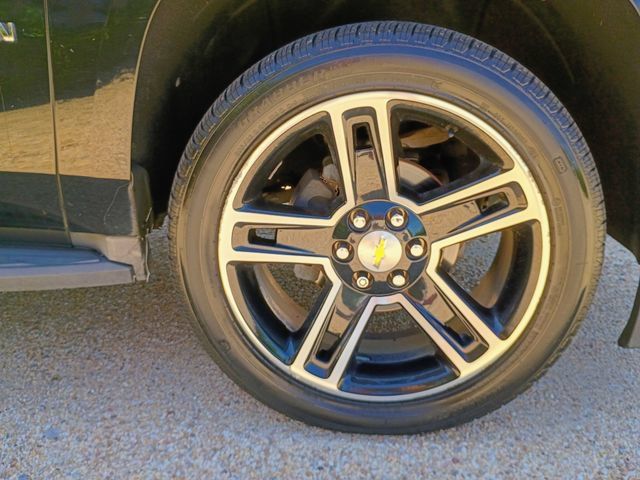 Used 2015 Chevrolet Suburban LT RWD image 17