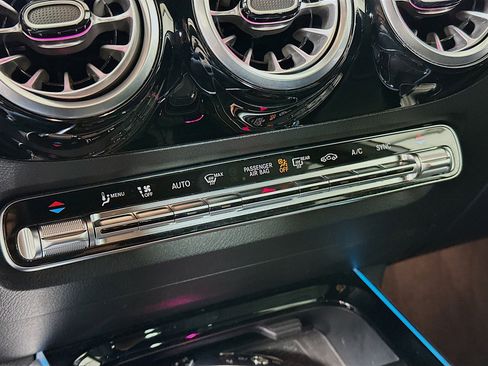 Used 2024 Mercedes-Benz GLA 250 GLA 250 image 23