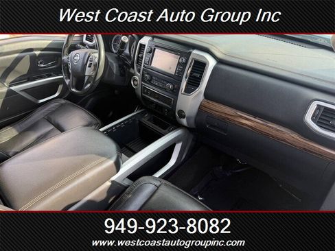 Used 2016 Nissan Titan SL image 6