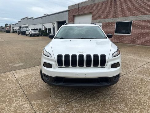Used 2016 Jeep Cherokee Sport AWD/4WD image 2