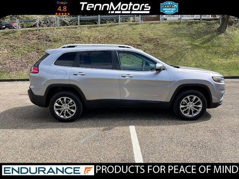 Used 2019 Jeep Cherokee Latitude Plus w/ Cold Weather Group AWD/4WD image 3