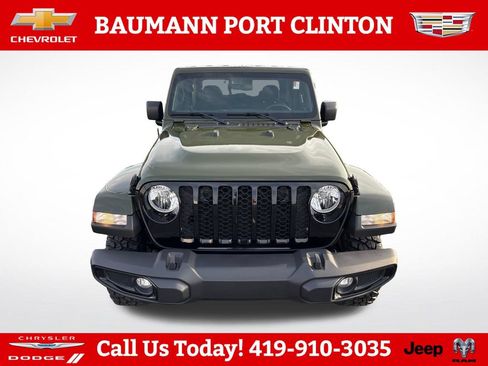 Used 2023 Jeep Gladiator Sport AWD/4WD image 8