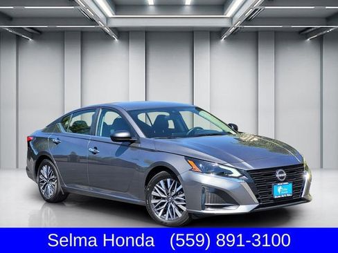 Used 2025 Nissan Altima 2.5 SV image 1