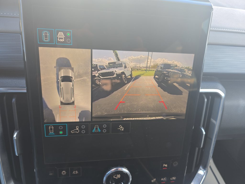 Used 2026 GMC Acadia Elevation w/ Elevation Premium Package FWD image 24