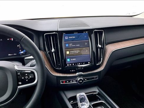 Used 2023 Volvo XC60 B5 Ultimate w/ Climate Package FWD image 7