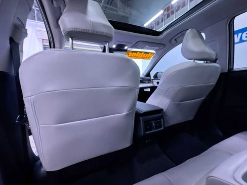 Used 2025 Toyota Camry XLE image 36