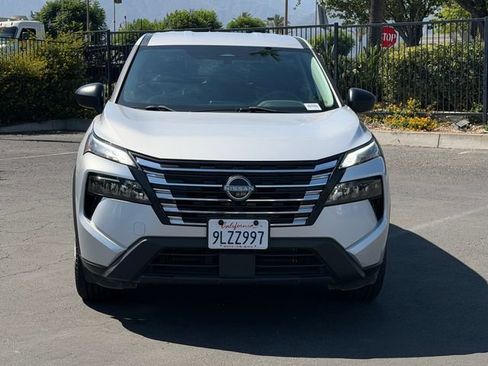 Used 2024 Nissan Rogue S FWD image 2