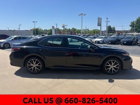 Used 2024 Toyota Camry SE FWD image 5