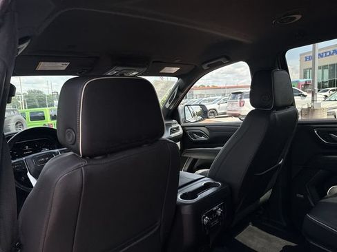 Used 2023 GMC Yukon XL SLT w/ SLT Luxury Package AWD/4WD image 17