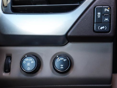 Used 2020 Chevrolet Suburban Premier image 15