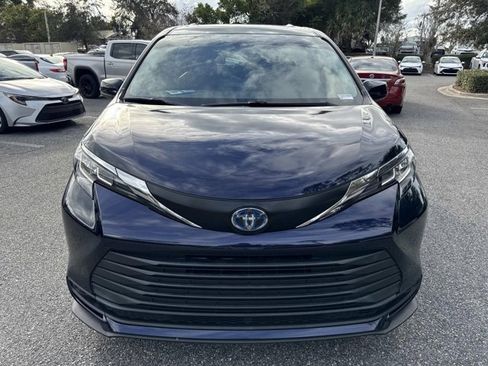 Certified 2023 Toyota Sienna LE w/ LE Plus Package image 6