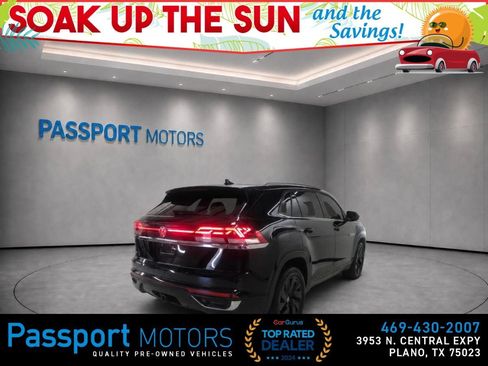 Used 2024 Volkswagen Atlas Cross Sport SE w/ Panoramic Sunroof Package FWD image 6