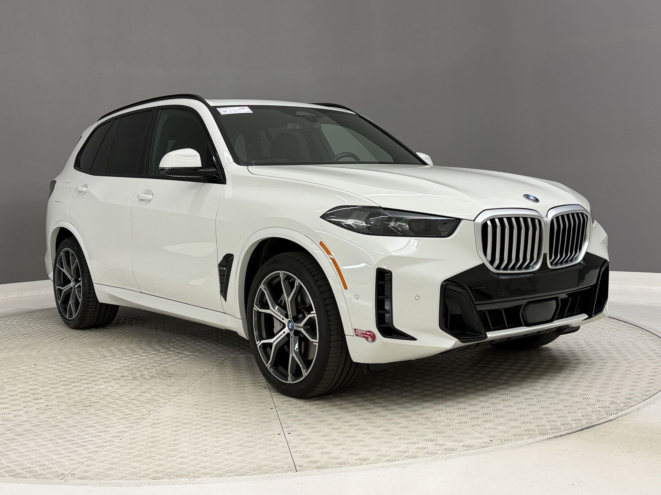 Used 2024 BMW X5 xDrive50e w/ M Sport Package AWD/4WD image 7