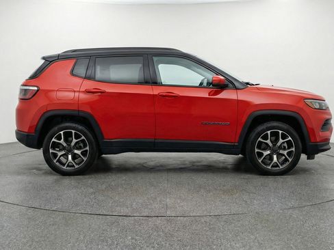 Used 2025 Jeep Compass Limited image 11