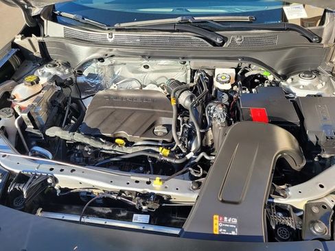 Used 2025 Chevrolet Trax LT w/ LT Convenience Package image 29