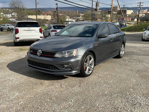 Used 2016 Volkswagen Jetta GLI SE image 2