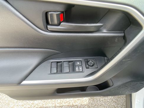 Used 2022 Toyota RAV4 LE AWD/4WD image 13
