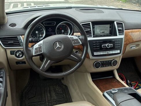 Used 2015 Mercedes-Benz GL 550 4MATIC image 27