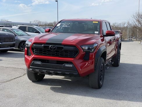 Used 2024 Toyota Tacoma TRD Off-Road w/ TRD Off Road Upgrade Package image 3