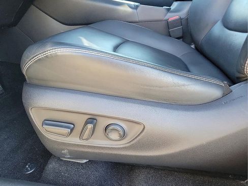 Used 2019 Toyota RAV4 Limited image 12