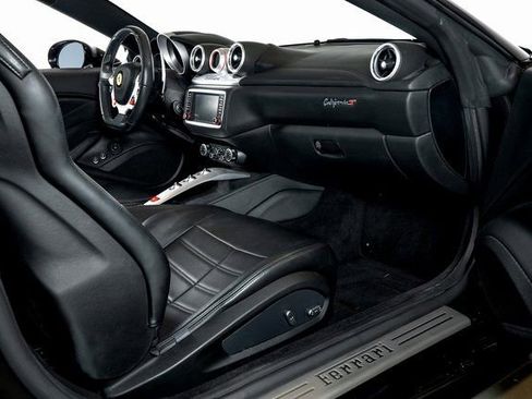 Certified 2017 Ferrari California T image 34