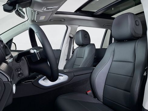 New 2026 Mercedes-Benz GLS 450 4MATIC image 17