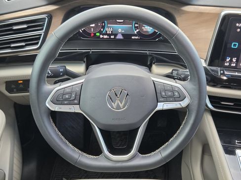Used 2024 Volkswagen Atlas SE w/ Black Wheel Package FWD image 14